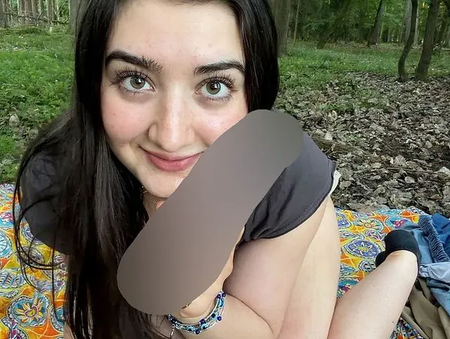 Tabubruch?! Fremder erwischt mich mit Dildo auf der Wiese und schaut mir beim Squirten zu!!!