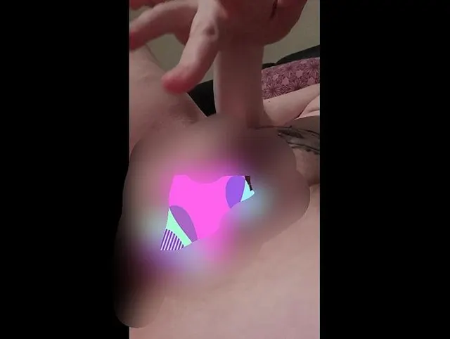 Nasse, von Spielzeug geweitete Pussy