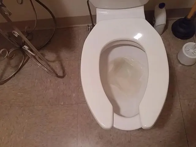 Stop #322 - Super Long Public Pee & Super Swollen Boobs!