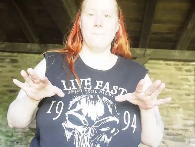 BBW Mara Nightmare – Public Titten-Massage in Trier Römervilla bis Wanderer kommen
