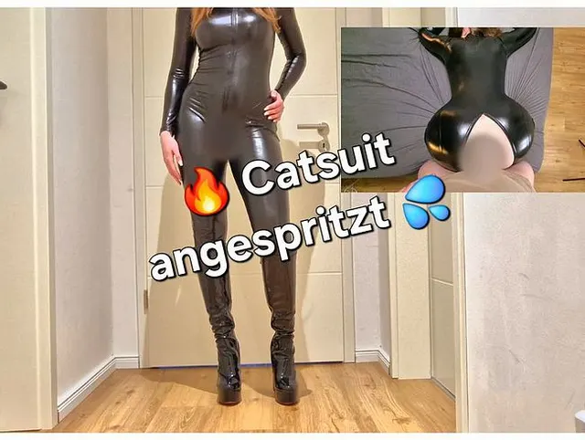 Tiefer Sex in verschiedenen Stellungen in meinem sexy schwarzen Lackoutfit !
