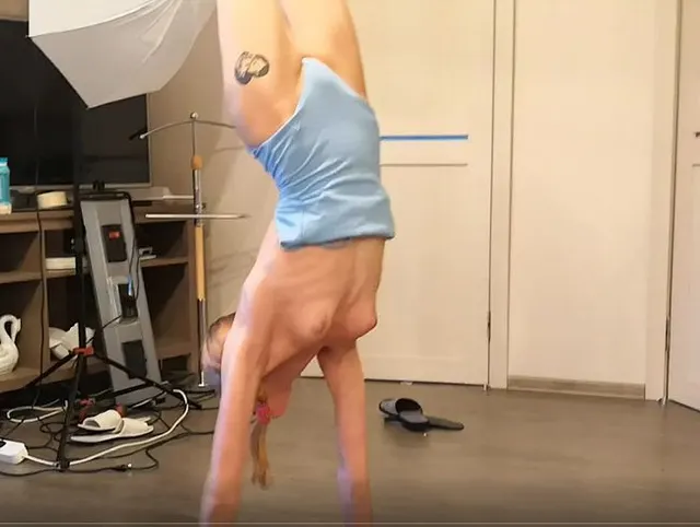 CUTE GYMNAST TEEN GEFICKT UND GESAUGT