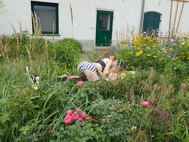 SOMMER THROWBACK - Ein Bett im Blumenbeet !!
