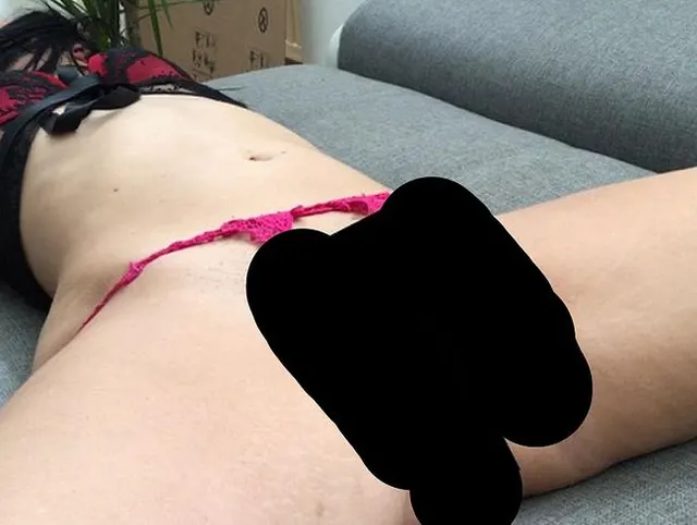 mit einem Gummischwanz gefickt !!