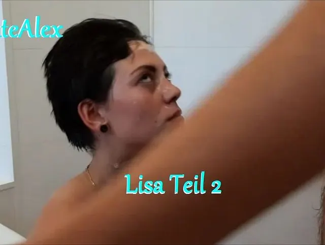 Teen Lisa Sloppy Kehlenfick und Sperma in den Mund gewichst
