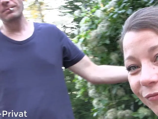 Deepthroat Blowjob mit viel Spucke OUTDOOR