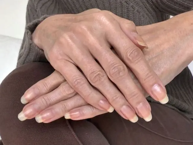 Natürliche lange Fingernägel, Mittelfinger und Finger schnipsen, JOI, Lady Victoria