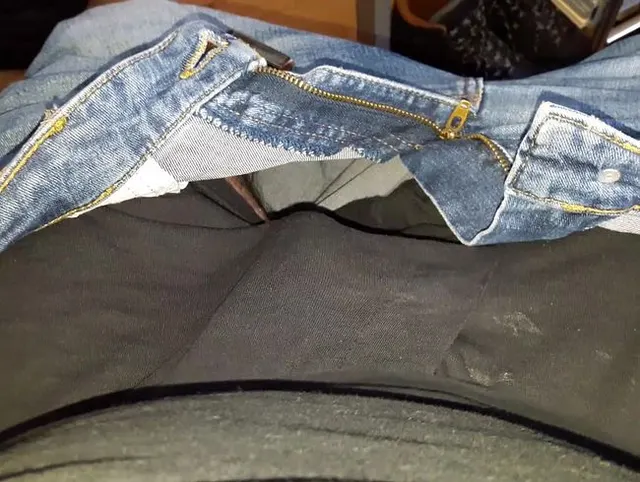 Los lutsch meinen unrasierten Pimmel