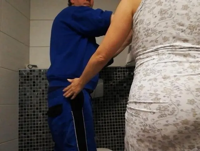 Dusche kaputt - Klempner fickt mich