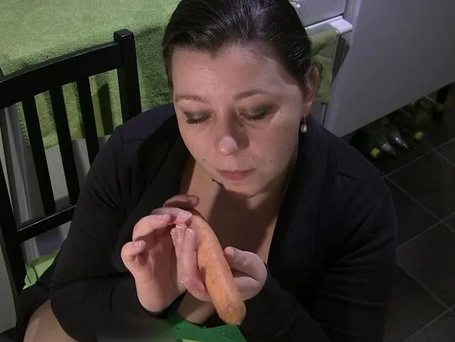 Ich gönne Deinem Arsch die frische Karotte