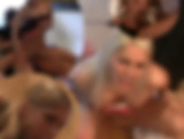 2 Geile Teenie-Fotzen zum Geburtstag
