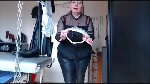 Das Hausmädchenkleid