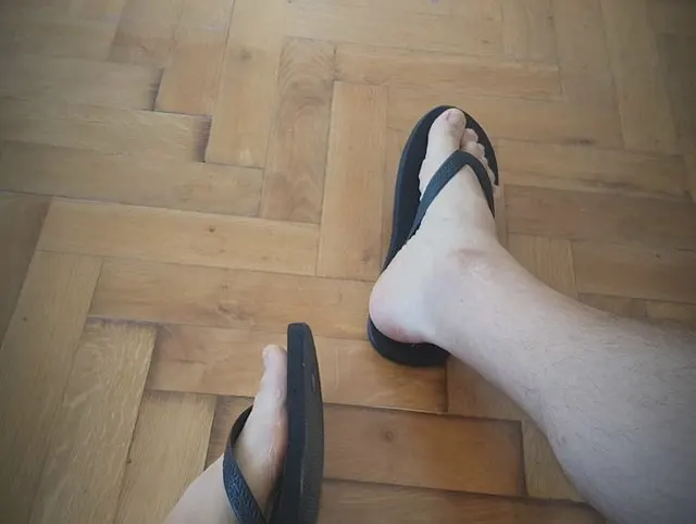 GG - Bärenwichsen in Flipflops