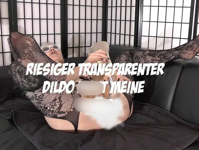 Riesiger transparenter Dildo fickt meine Fotze