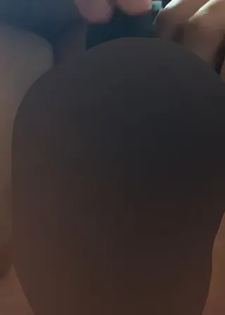 Eine nasse Muschi braucht einen Dildo