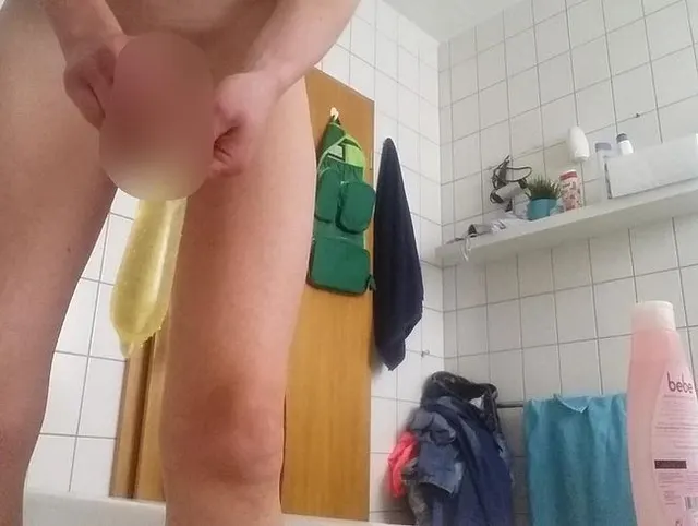 In ein Kondom Pissen ** NS Fun **
