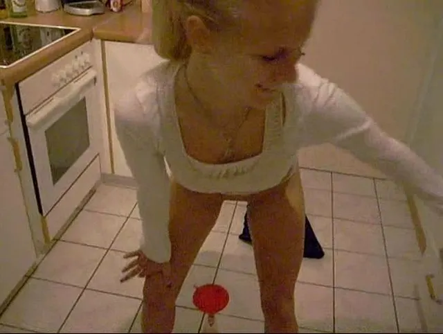 Teeny pisst geil ab