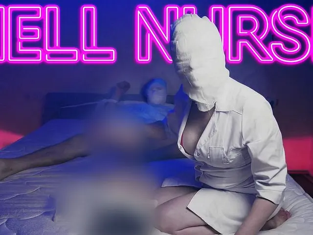 Horror-Krankenschwester-Albtraum: Der Dildo-Assa des bandagierten Babys verwandelt sich in Reverse Pegging und Spermaproben-Chaos
