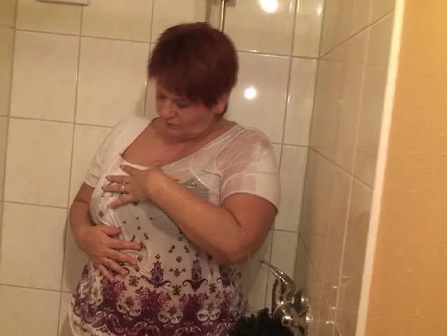 Ich dusche angezogen und strippe