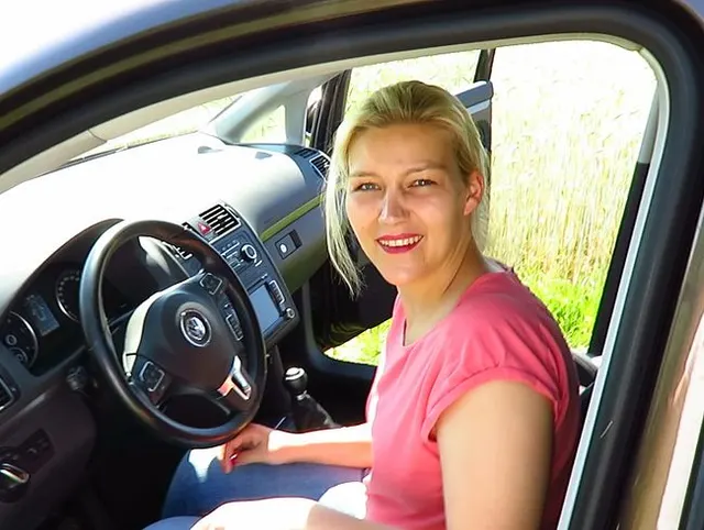 Völlig zugewichst Auto gefahren