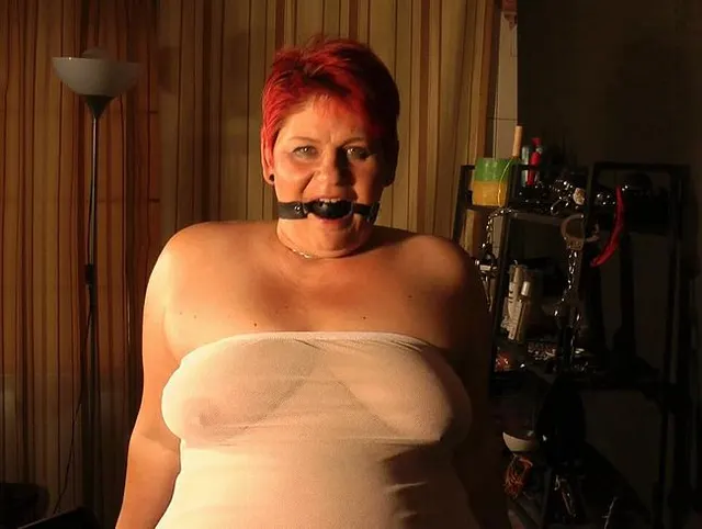 Fixiert, geknebelt und dann mit der Faust gefick