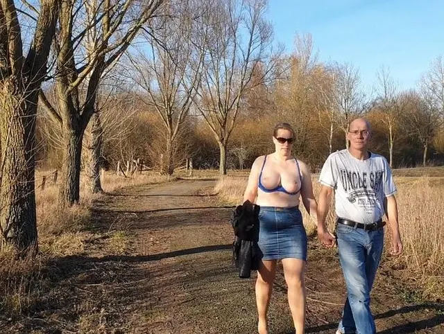 Frivoler Spaziergang und dabei meinen Vibrator gefickt ;)