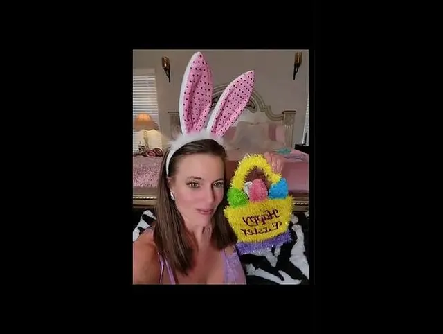 Der schmutzigste Osterhase ist zurück, um dich heftig zum Kommen zu bringen ??