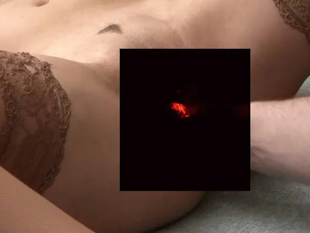 Ich fiste ihr heisses Loch