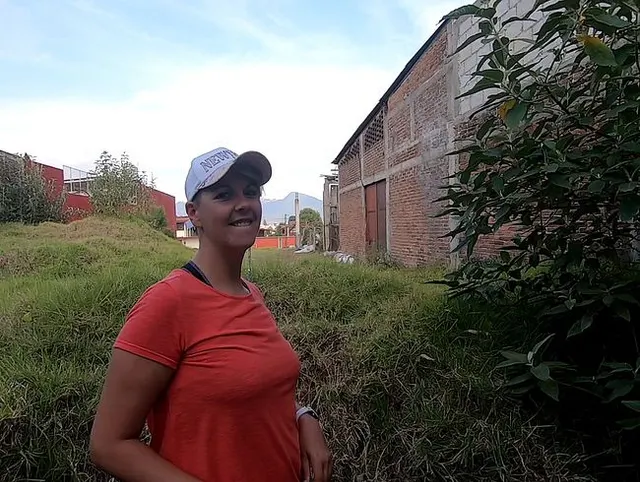 Outdoor-Blowjob im Garten
