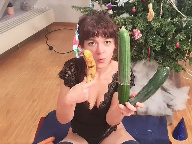 Linas SexWorkShop - Wie TIEF passt eine GURKE in mich?