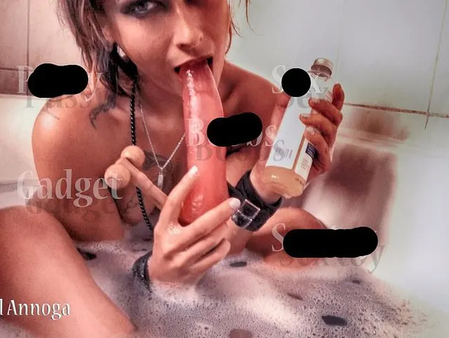 Envie de jouer dans mon bain avec plusieurs gadgets ^^