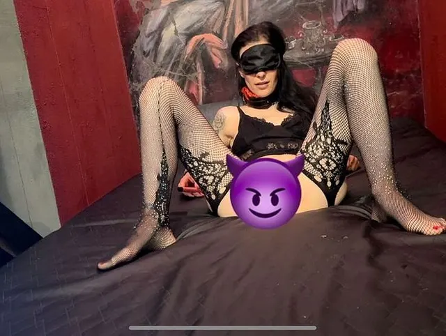 Mit dem Dildo gefickt