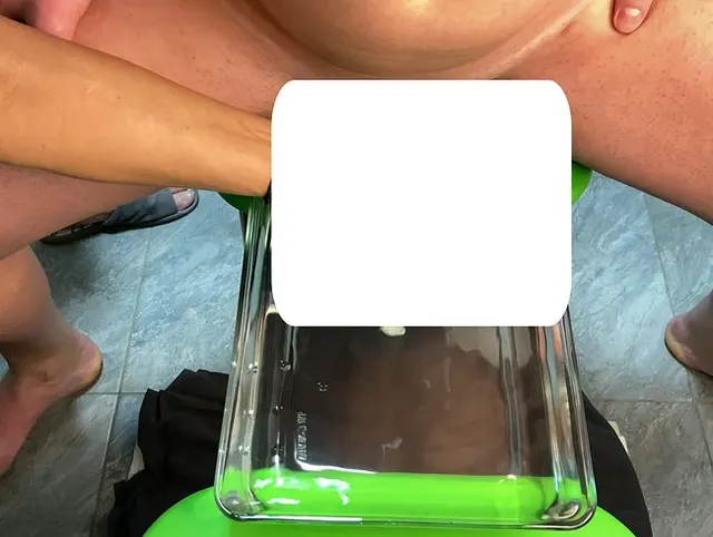 Reife MILF Handjob abspritzen im Aquarium