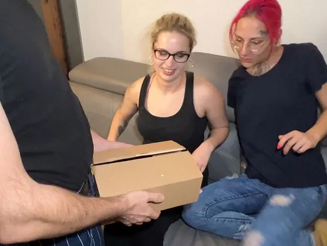 Dildovertreter besucht mich und meine Freundin CurlyCate