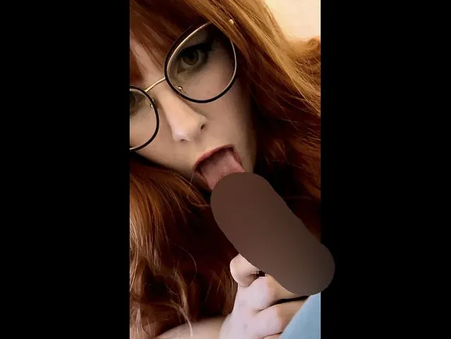 Ich lutsche tief den Schwanz und er hat alles gefilmt! Ich schlucke jeden Tropfen