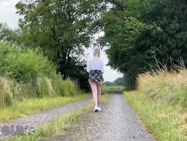 Fast erwischt?! Outdoor mit Dildo befriedigt