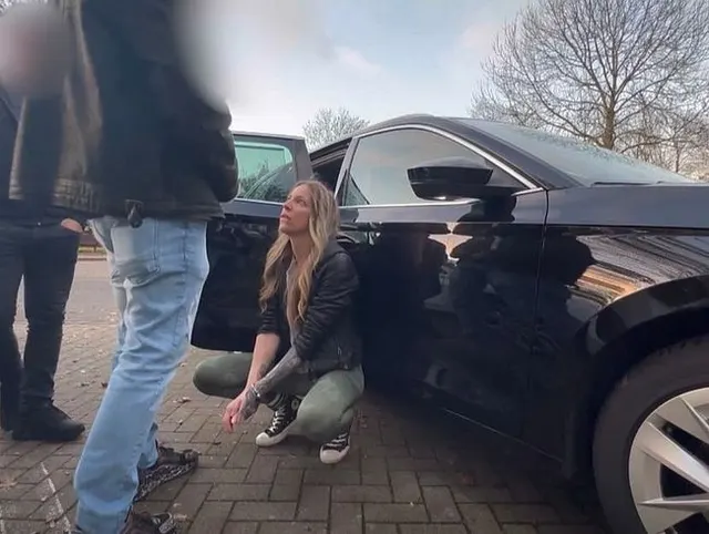 RASTPLATZ - Autopanne eskaliert - Ich wollte Hilfe und bekam 2 Schwänze zum Blasen