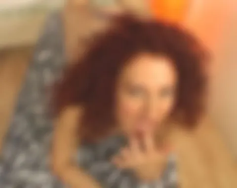 Nina: "Steck deinen Hengstschwanz hier rein!"