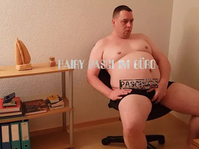 Hairy Pasci im Büro