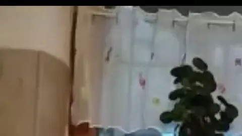Bumsen in der Wanne bis das Sperma auf die Titten spritzt.