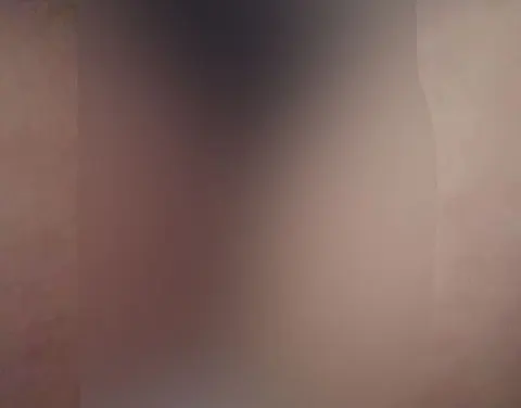 „Kann nicht schlafen… zu viele Gedanken, zu viel Spannung. Willst du mir Gesellschaft leisten? ?“