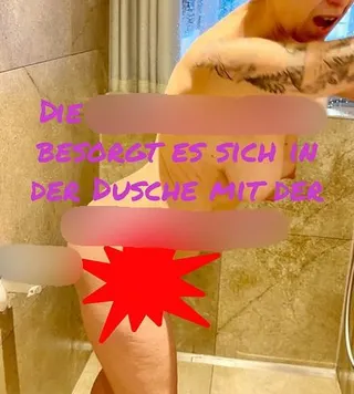 Die notgeile Milf besorgt es sich in der Dusche mit der Fickmaschine
