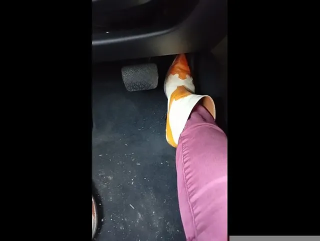Autopedale, aber nur 2 Stück. Automatik. Cowboy Stiefel