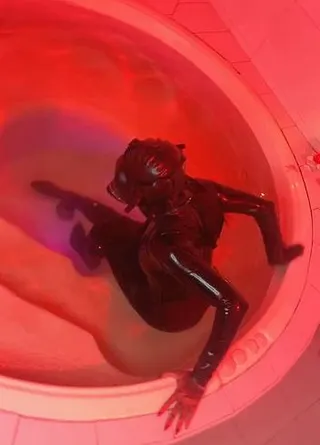 Latex-Catsuit & Gasmaske Inmersión – Experimente mit Atemspielen