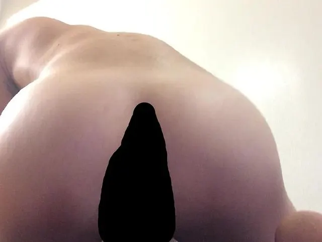 CUTE TWINK WITH TIGHT ASS PLAYING WITH HIS ASS