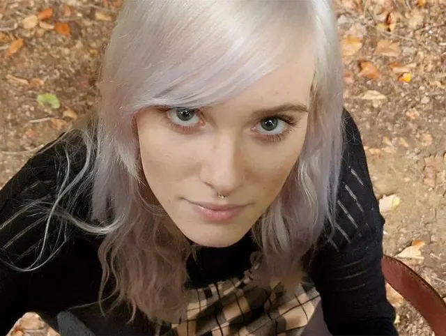 Riskanter öffentlicher Blowjob im Wald !