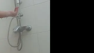 Duschflasche in der Muschi