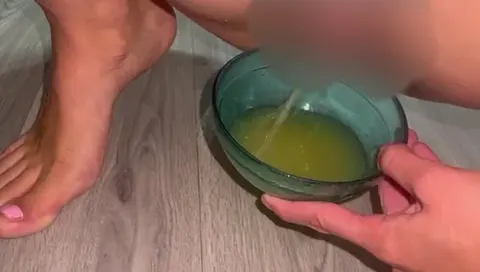 Mit Sperma pinkeln