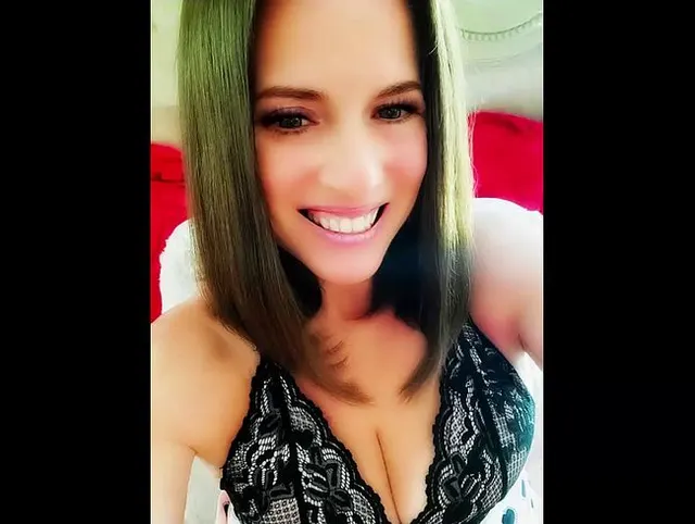 Sexy Samstagmorgen-Masturbation mit Nikki