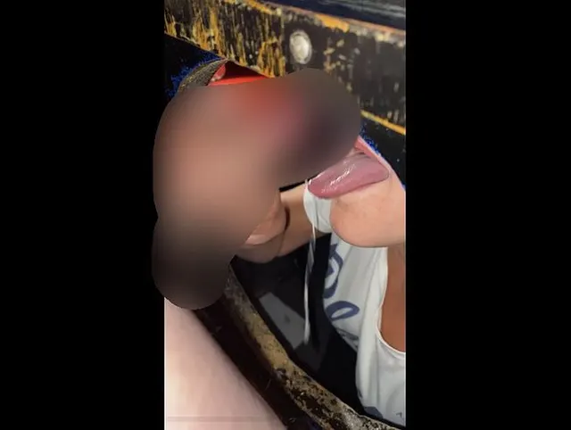 GLORY HOLE die zweite. Dieses Mal aus meiner Perspektive